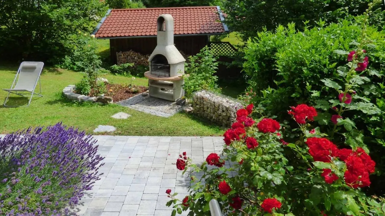 Haus Der 5 Kontinente Lägenhet Böbrach